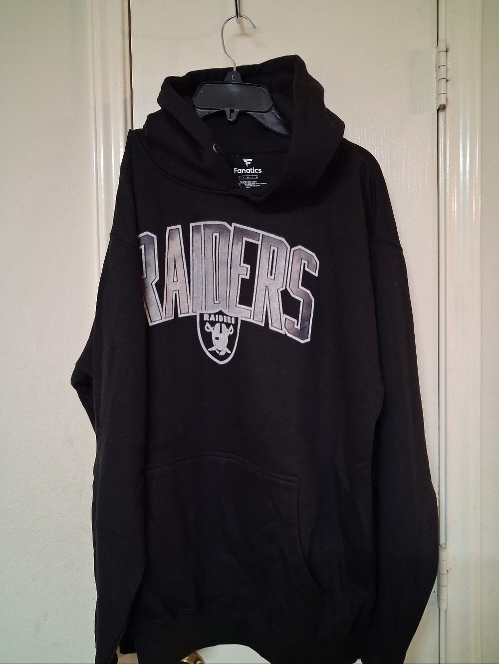 Oakland Raiders Majestic Hoodie. Size: Large